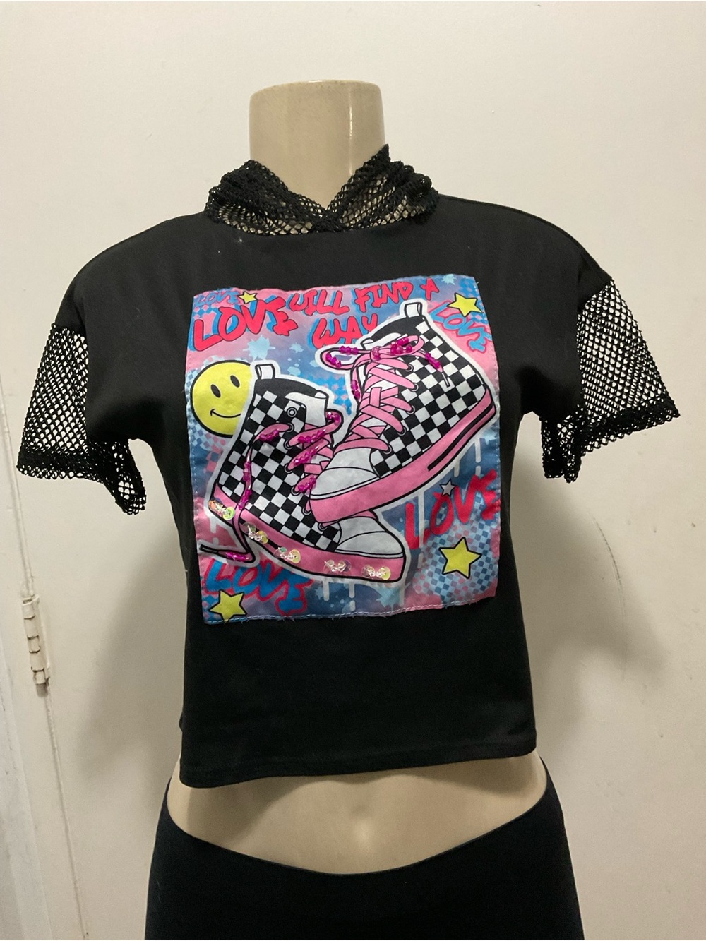 Urban freedom Black Girls' Graphic fishnet sleeves and hood Tee size 14/16
